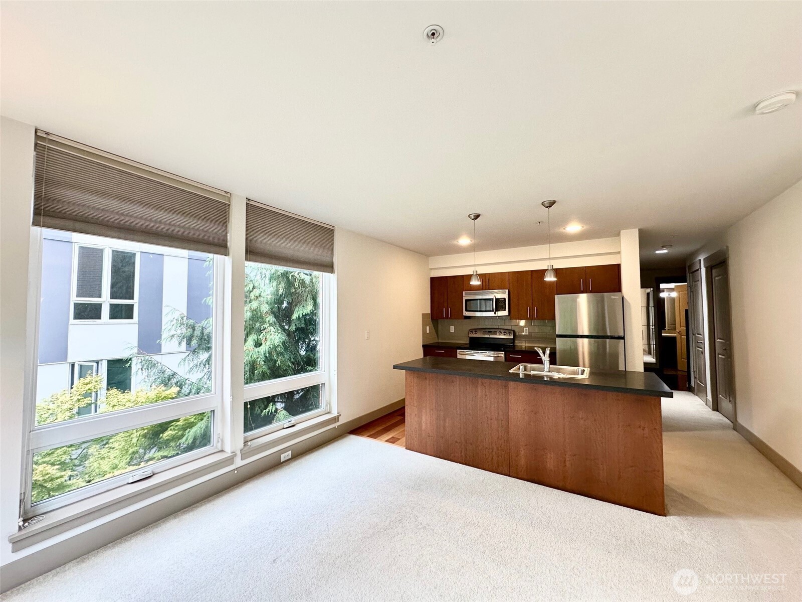 4547 8th Avenue Northeast, Unit 306 Seattle, WA 98105 - Photo 11 of 27