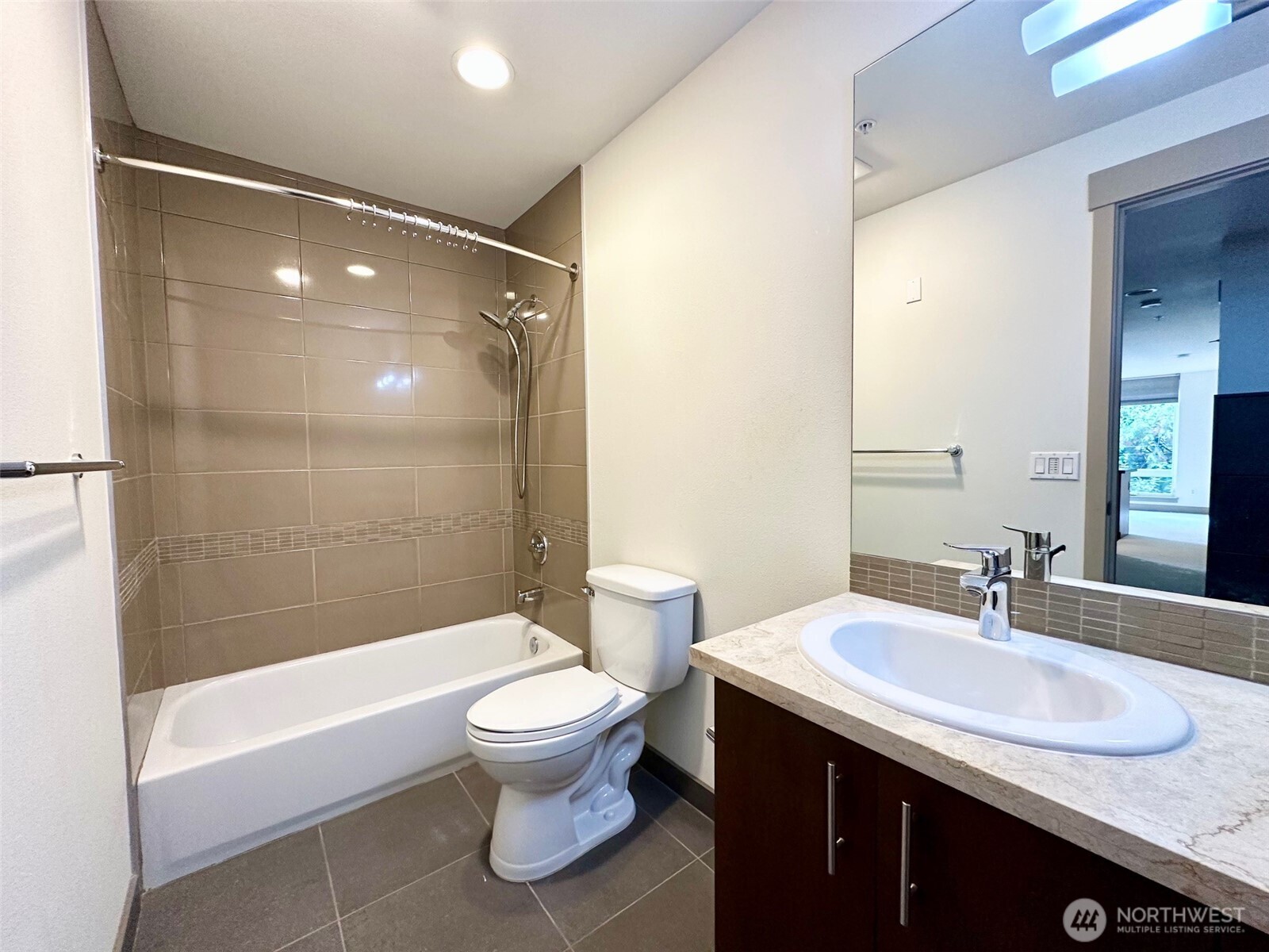 4547 8th Avenue Northeast, Unit 306 Seattle, WA 98105 - Photo 17 of 27