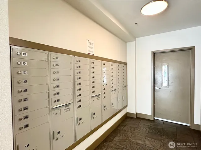 $415,000 | 4547 8th Avenue Northeast, Unit 306, Seattle, WA 98105