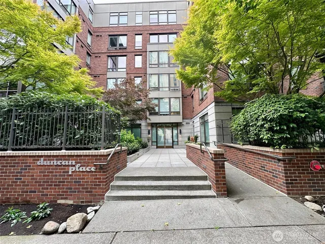 $415,000 | 4547 8th Avenue Northeast, Unit 306, Seattle, WA 98105