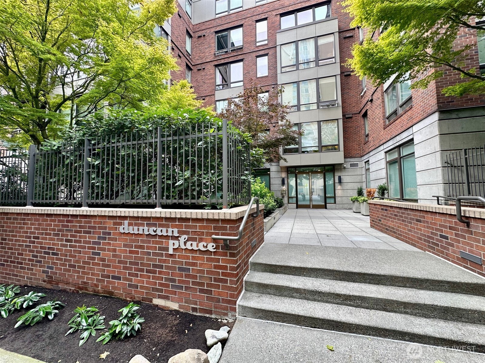 4547 8th Avenue Northeast, Unit 306 Seattle, WA 98105 - Photo 26 of 27