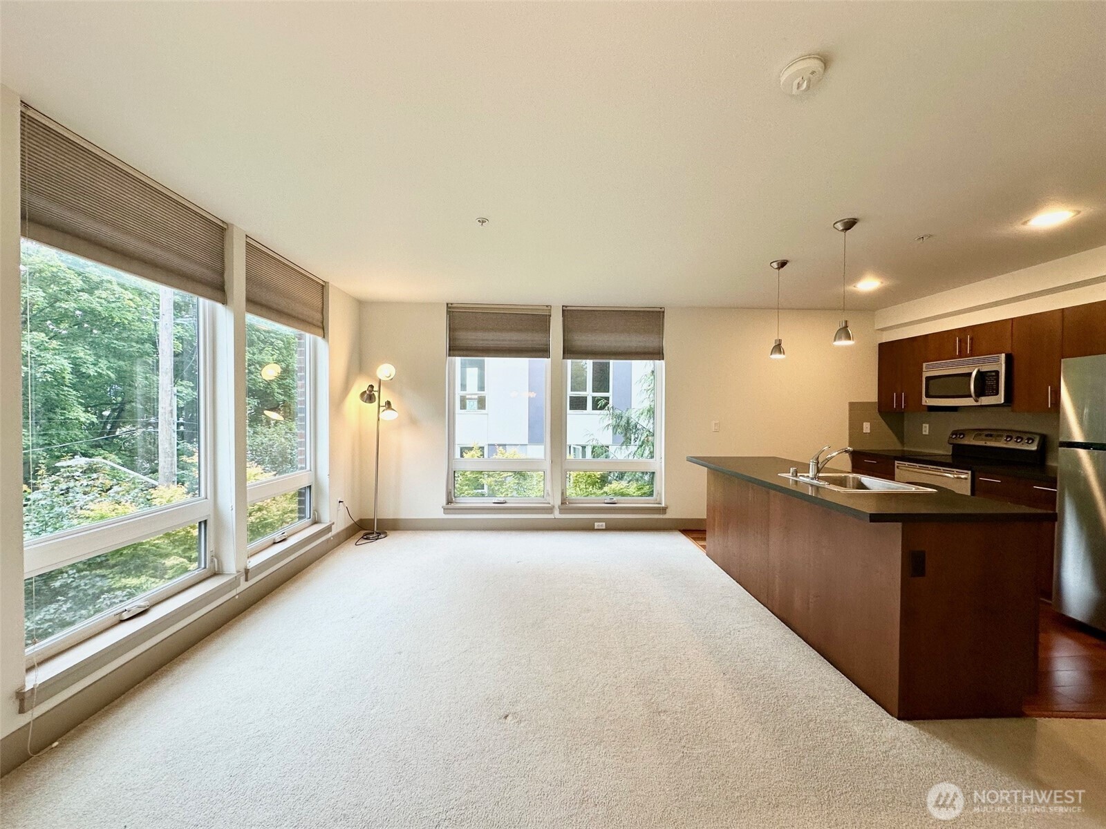 4547 8th Avenue Northeast, Unit 306 Seattle, WA 98105 - Photo 3 of 27