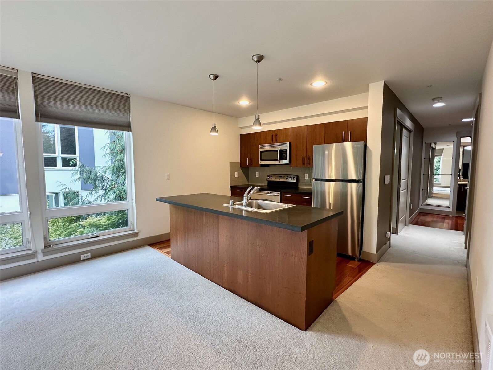 4547 8th Avenue Northeast, Unit 306 Seattle, WA 98105 - Photo 4 of 27