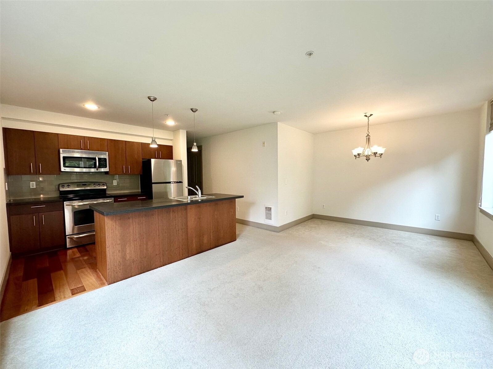 4547 8th Avenue Northeast, Unit 306 Seattle, WA 98105 - Photo 6 of 27