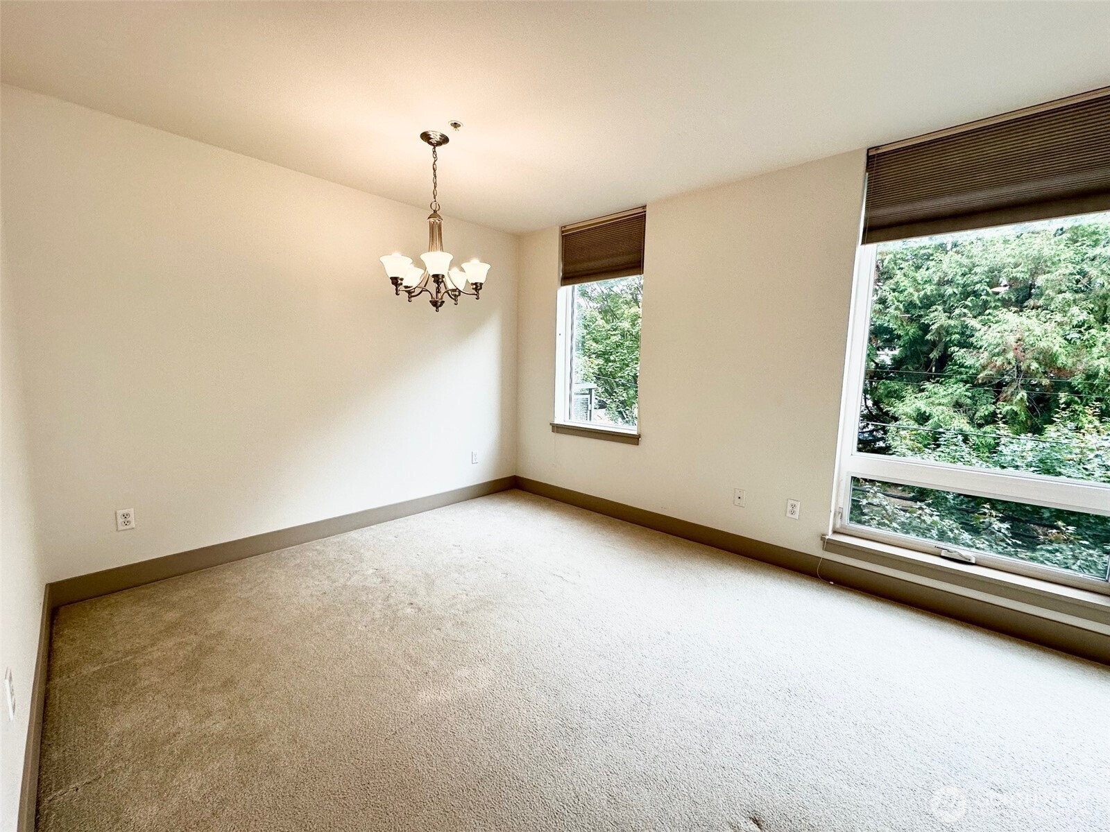 4547 8th Avenue Northeast, Unit 306 Seattle, WA 98105 - Photo 7 of 27