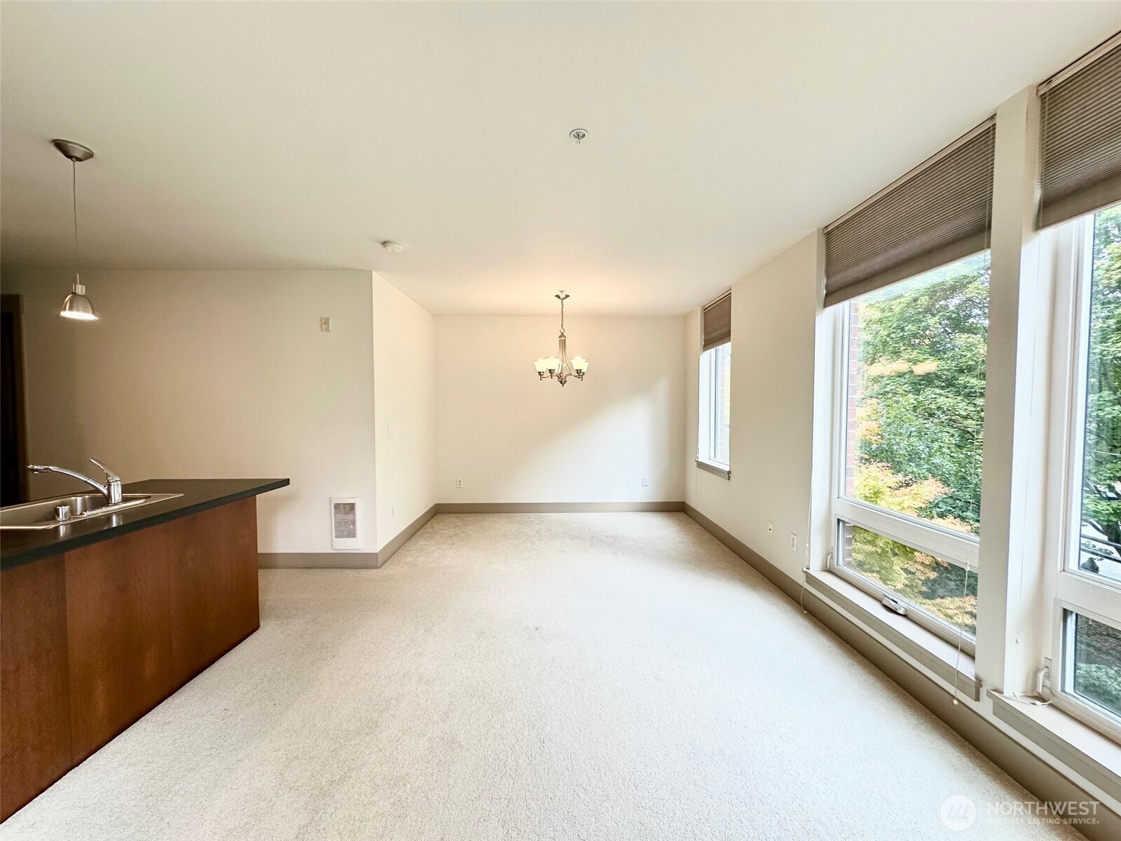 4547 8th Avenue Northeast, Unit 306 Seattle, WA 98105 - Photo 8 of 27