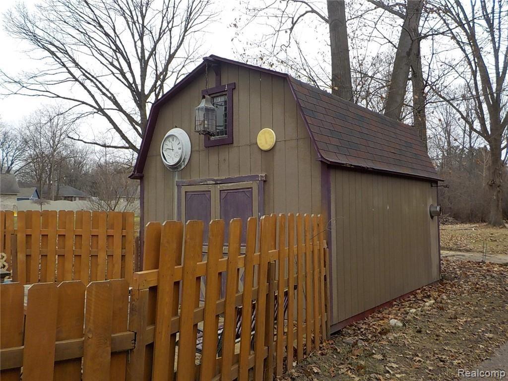 266 Nawakwa Road Rochester Hills, MI 48307 - Photo 7 of 29