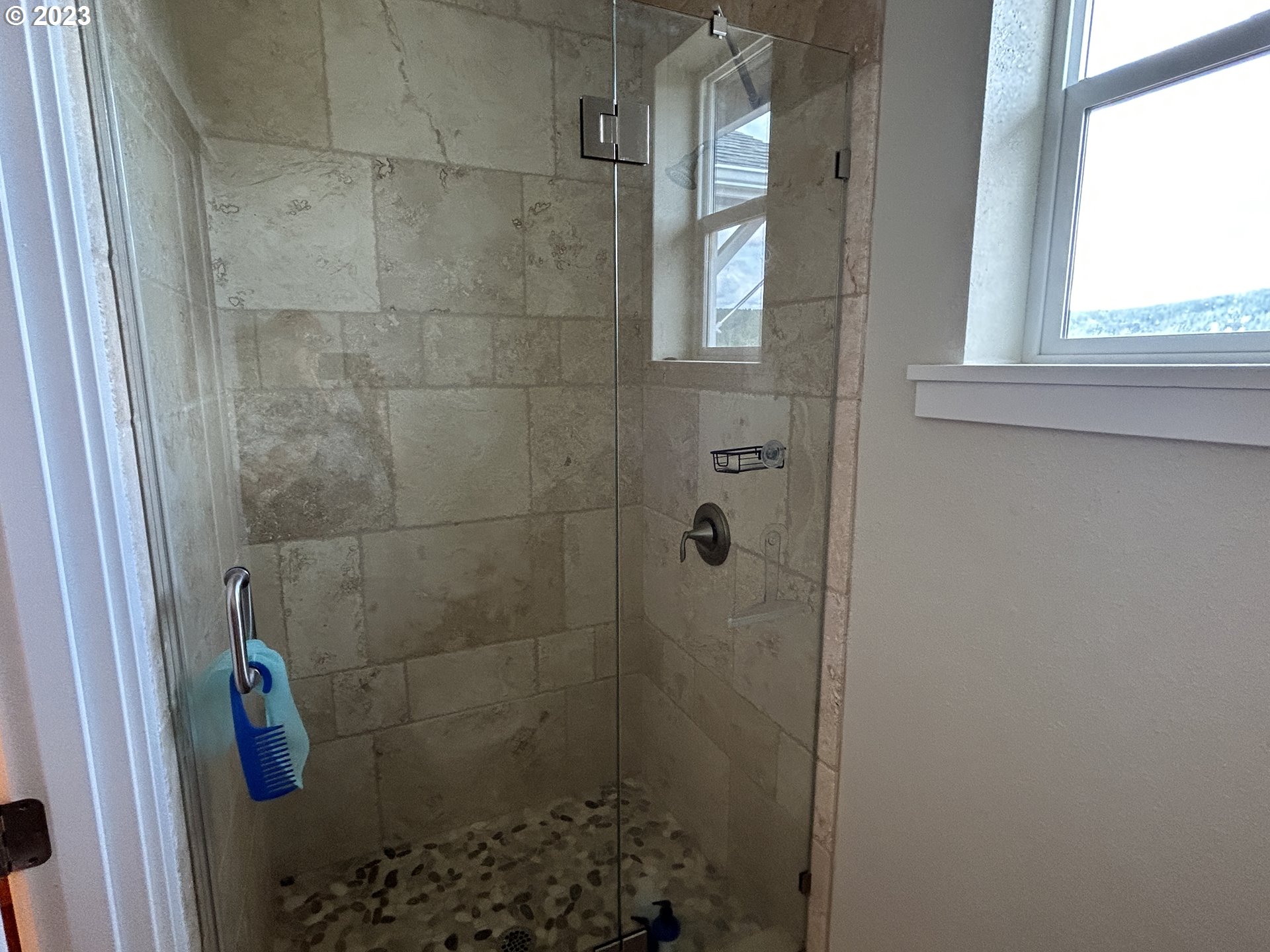 680 Southside Road Sutherlin, OR 97479 - Photo 15 of 28 Owner's Suite Bathroom