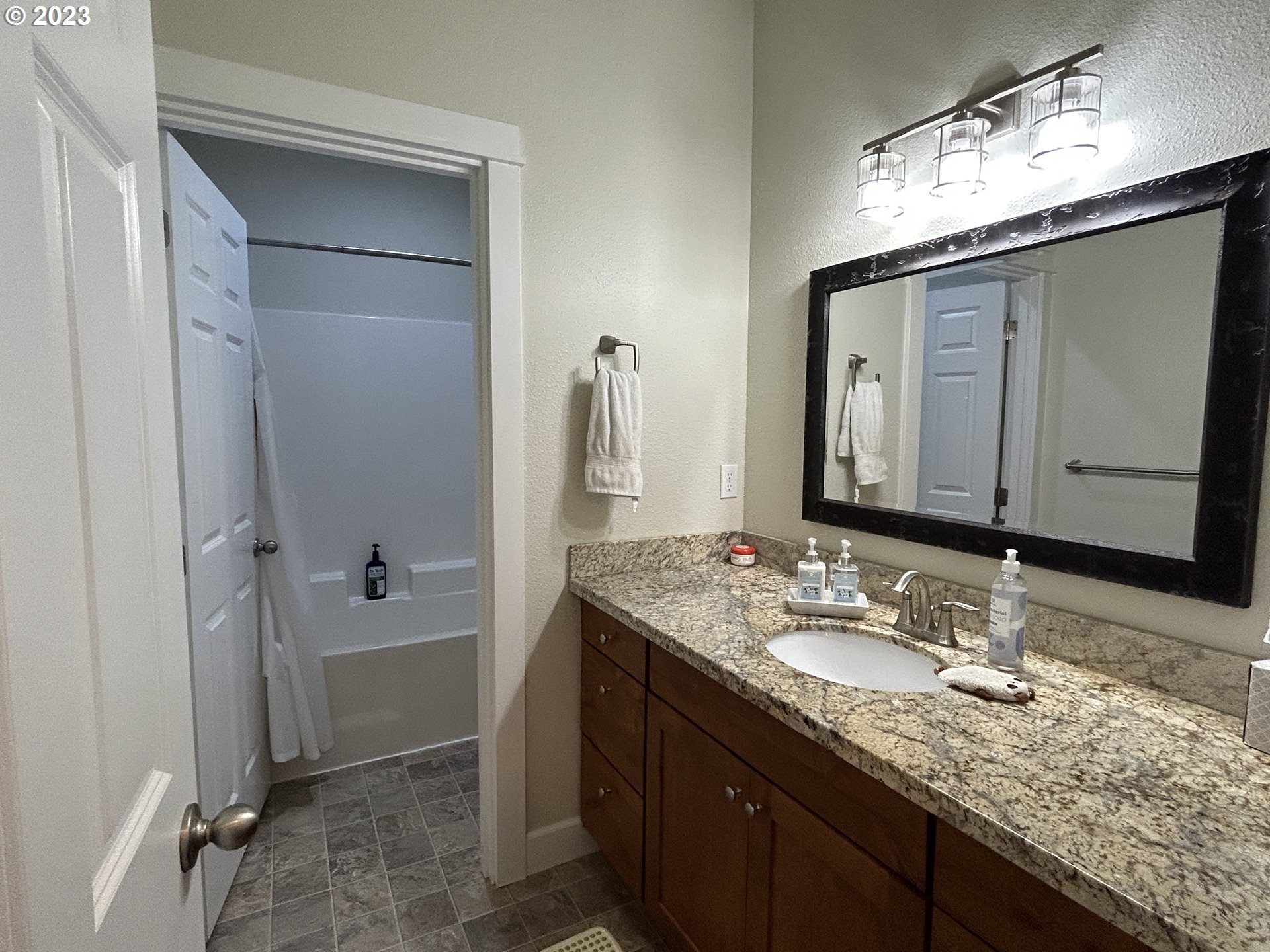 680 Southside Road Sutherlin, OR 97479 - Photo 20 of 28 Bathroom