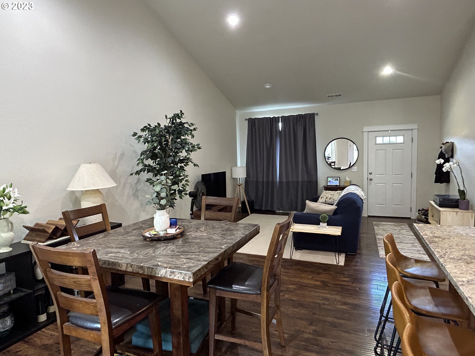 680 Southside Road Sutherlin, OR 97479 - Photo 5 of 28 Great Room