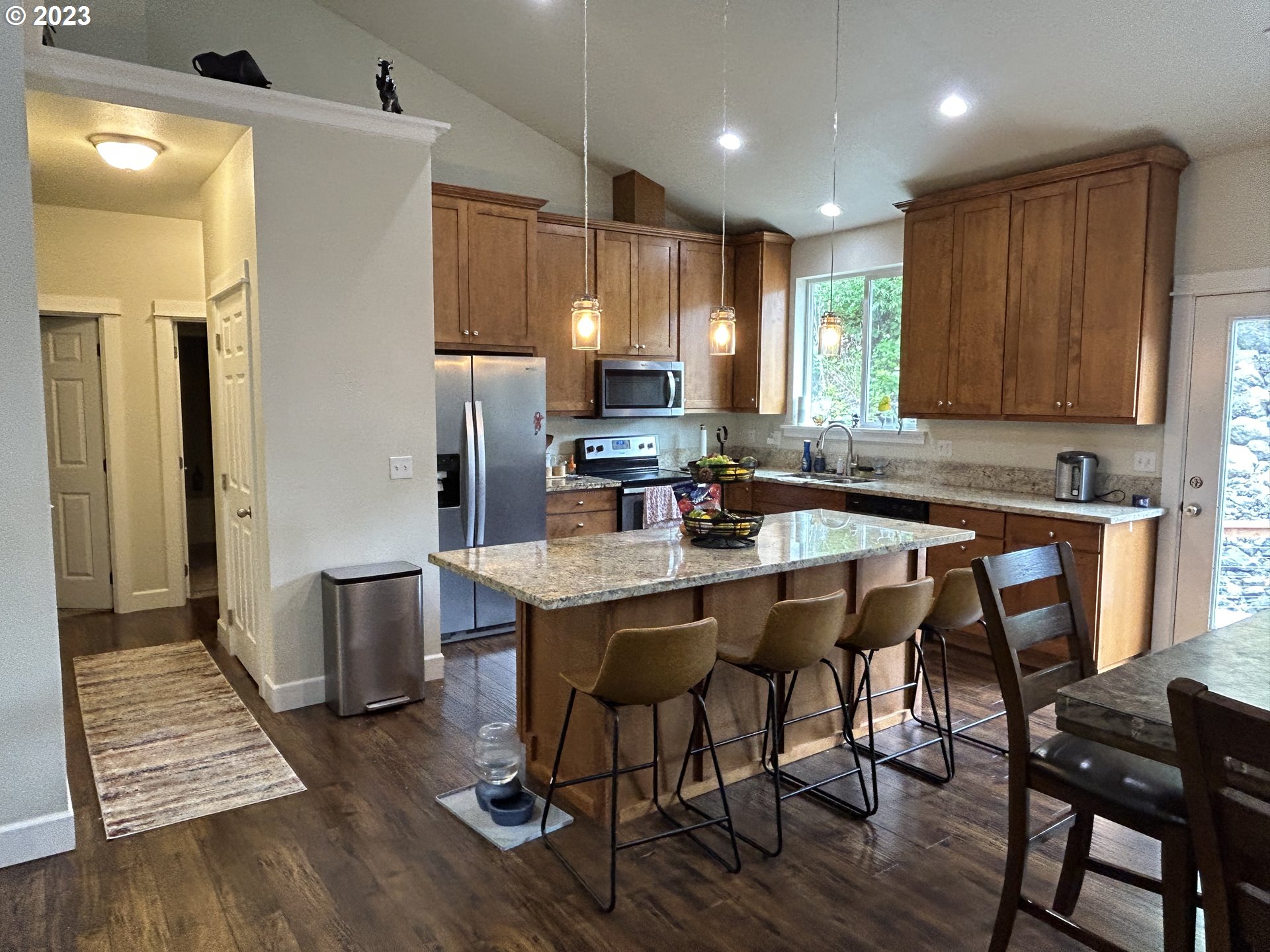 680 Southside Road Sutherlin, OR 97479 - Photo 7 of 28 Kitchen
