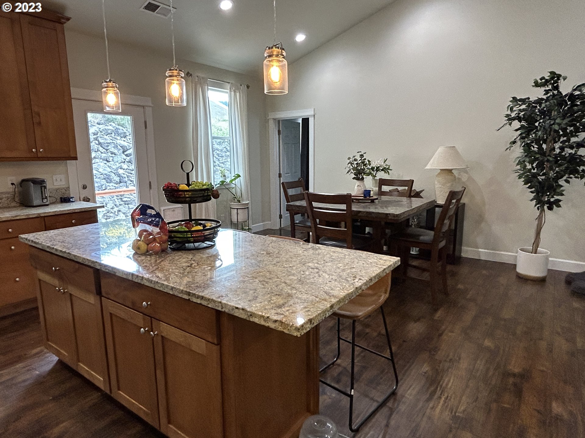 680 Southside Road Sutherlin, OR 97479 - Photo 10 of 28 Dining Area