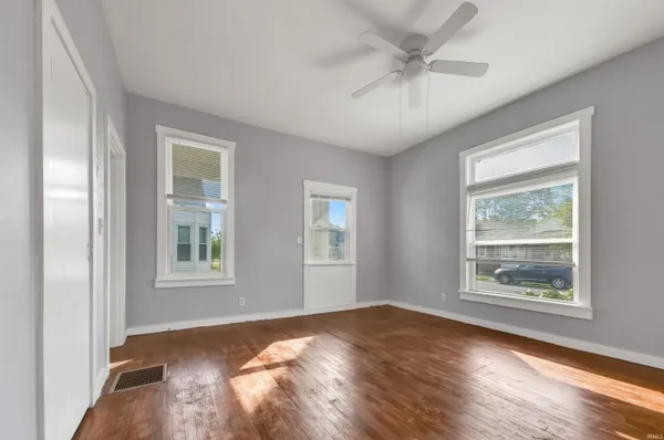 $340,000 | 1309 East Oak Street, New Albany, IN 47150