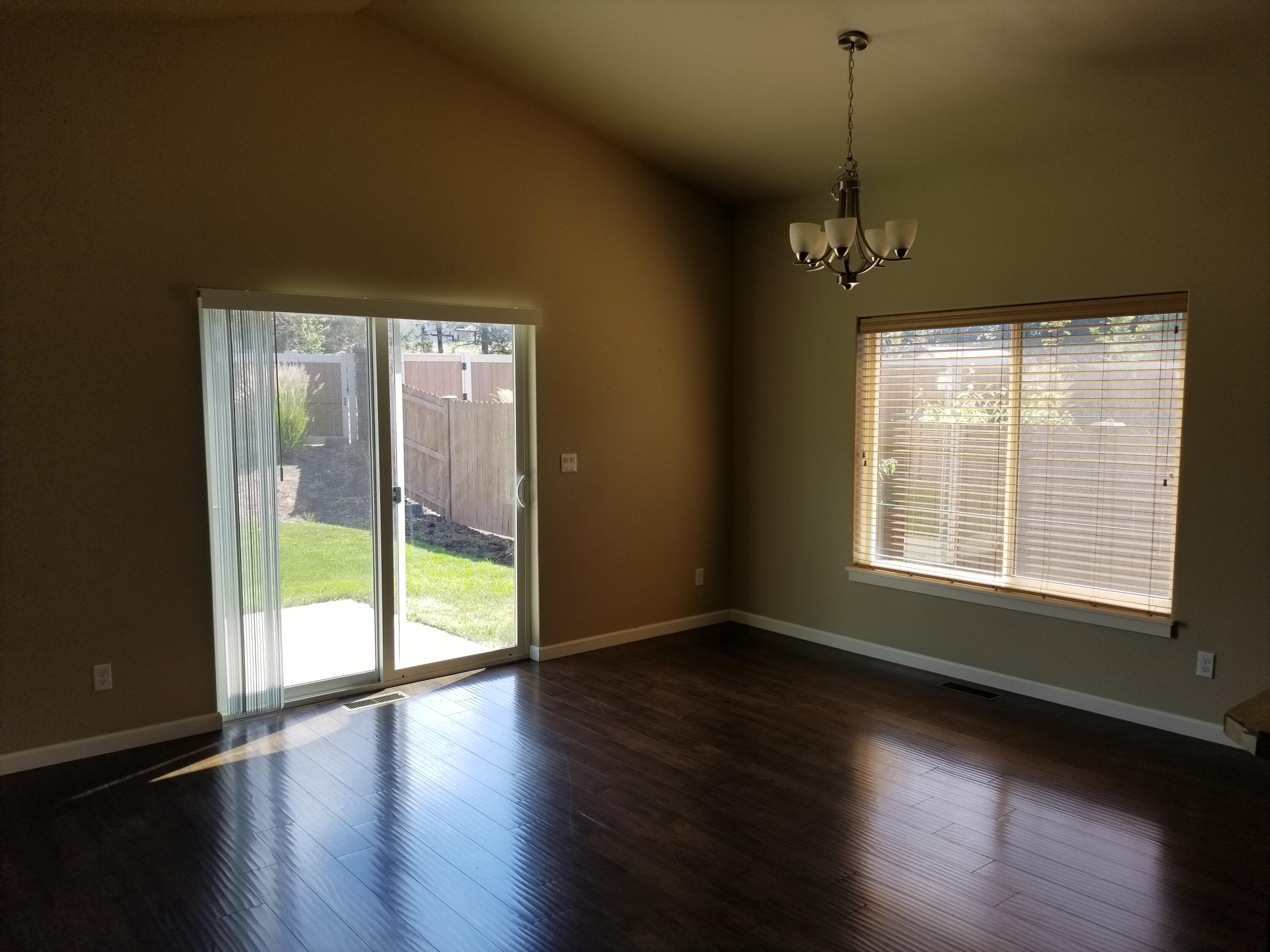682 Southeast Reed Market Road Bend, OR 97702 - Photo 4 of 16 682 SE Reed Market 4 a
