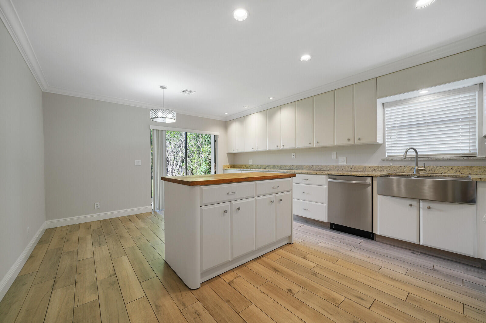 683 Dover Street, Unit 683 685 Boca Raton, FL 33487 - Photo 12 of 31 06_DSC01941_mls