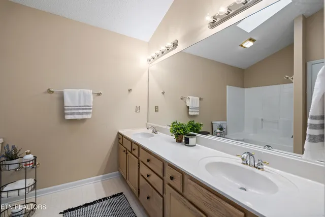 $324,900 | 8408 Woodbend Trail, Knoxville, TN 37919