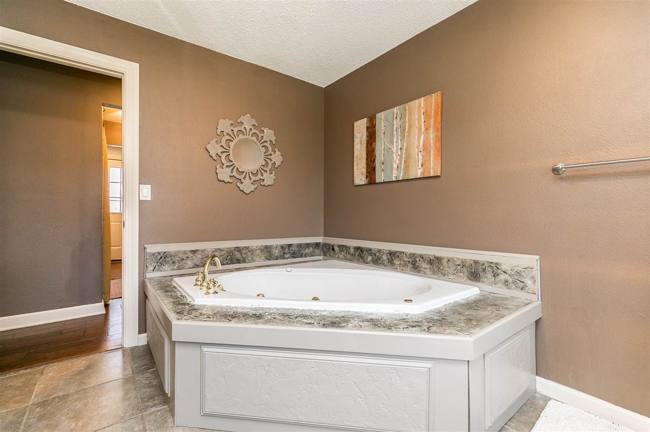 1535 Plainview Road Ely, IA 52227 - Photo 33 of 49 Gallery Image 33