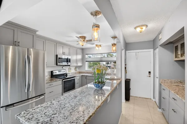 $2,200 | 2016 South Federal Highway, Unit E309, Boynton Beach, FL 33435