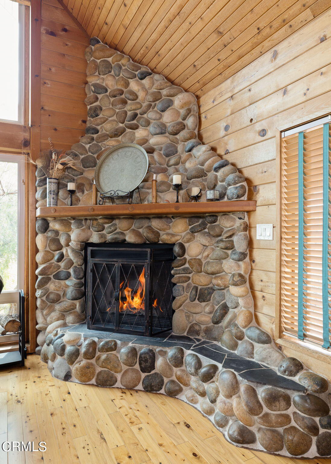 22 Santa Cruz Way Camarillo, CA 93010 - Photo 12 of 58 a fireplace with a clock on top of it