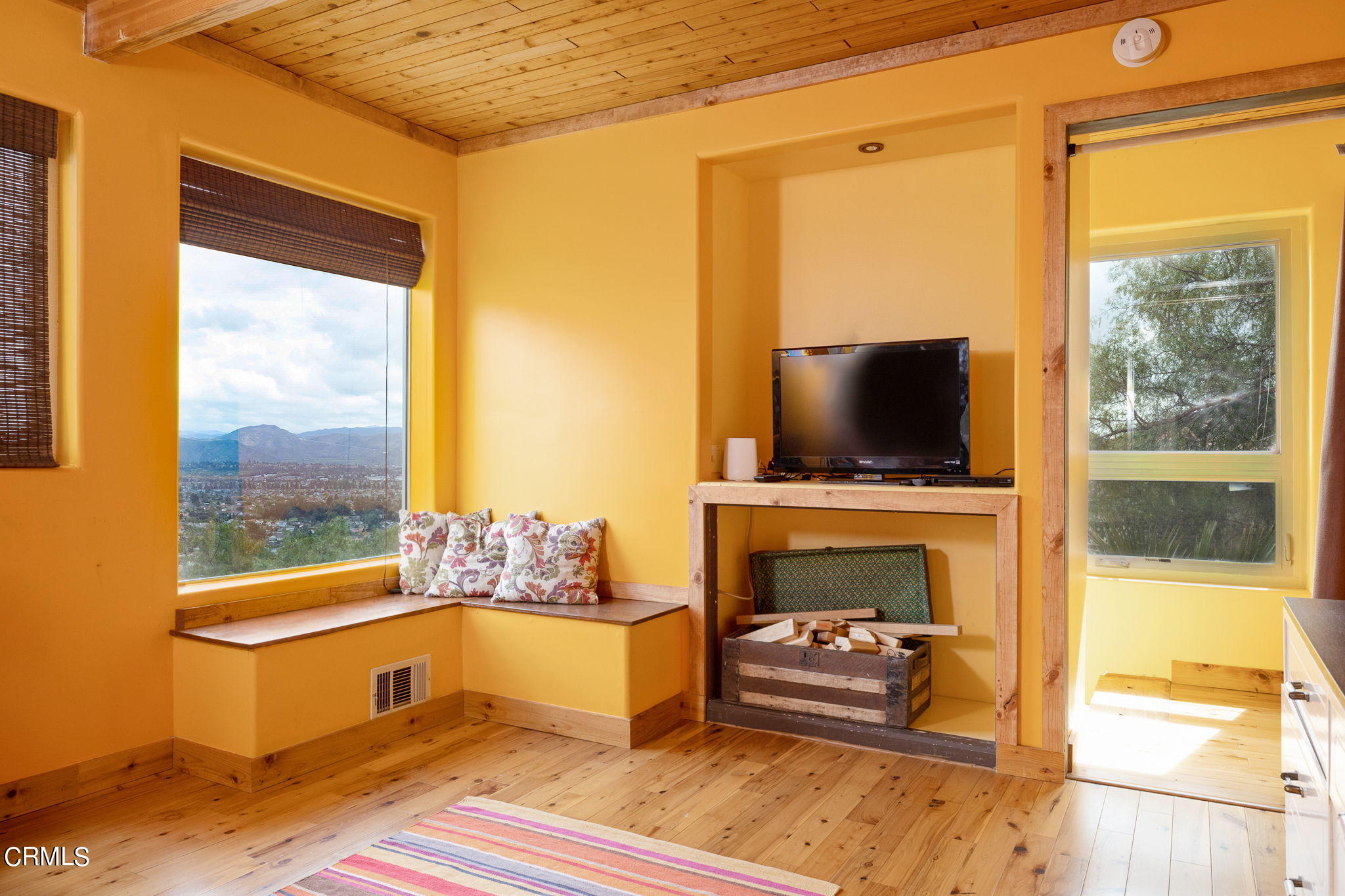 22 Santa Cruz Way Camarillo, CA 93010 - Photo 33 of 58 a living room with furniture and a flat screen tv
