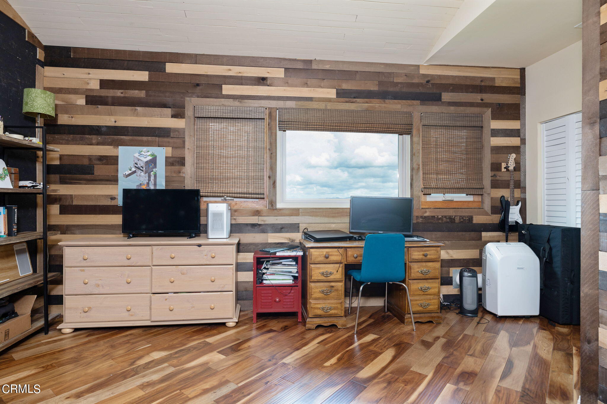 22 Santa Cruz Way Camarillo, CA 93010 - Photo 40 of 58 a room with furniture and a flat screen tv