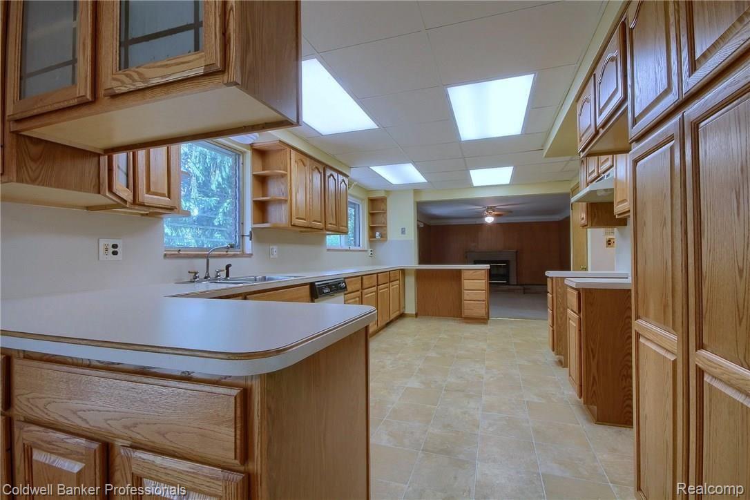 4880 South Merriman Road Wayne, MI 48184 - Photo 11 of 32 Ktichen_2nd_View.jpg