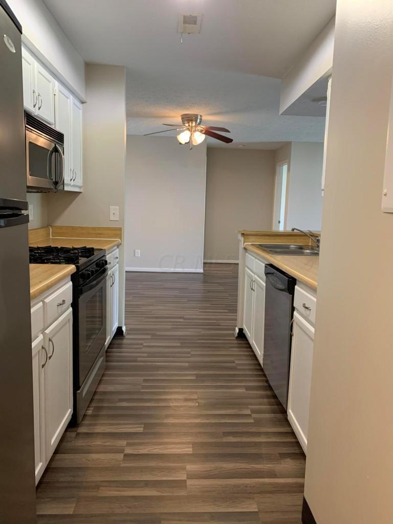 2265 Hedgerow Road, Unit 2265F Columbus, OH 43220 - Photo 8 of 18 Kitchen