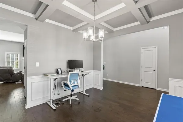 a view of a livingroom with a workspace