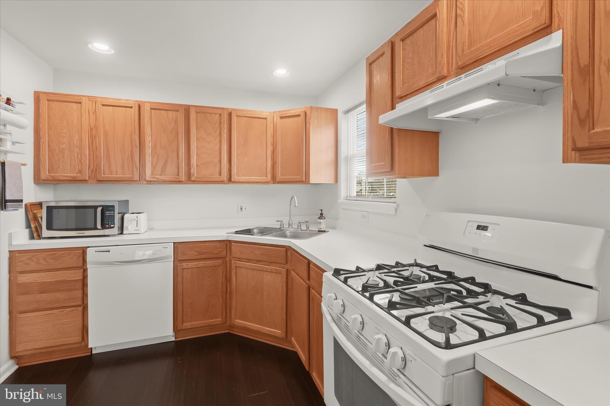 21 Johnamac North Littlestown, PA 17340 - Photo 10 of 40 Eat-In Kitchen
