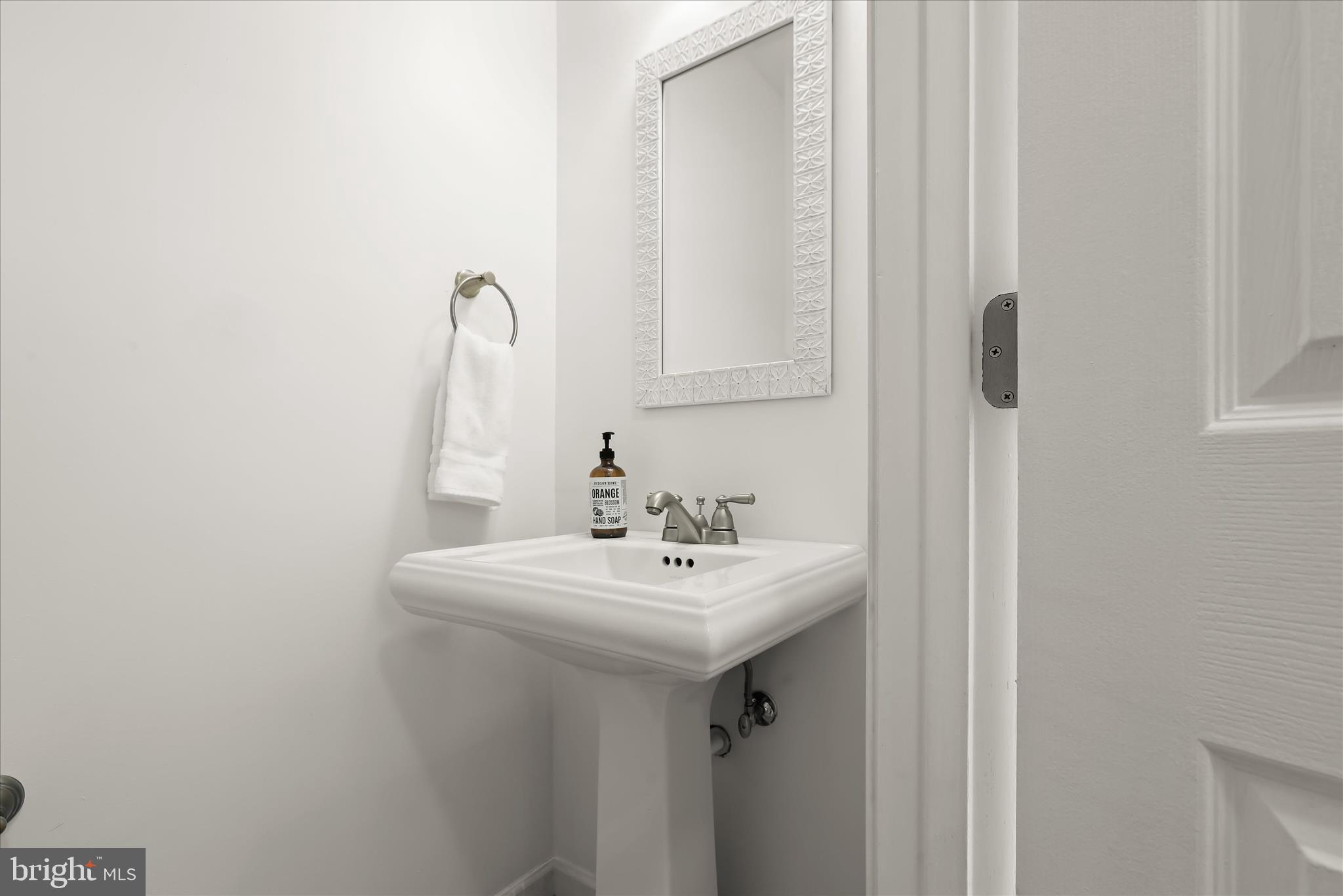 21 Johnamac North Littlestown, PA 17340 - Photo 14 of 40 Main Level Powder Room