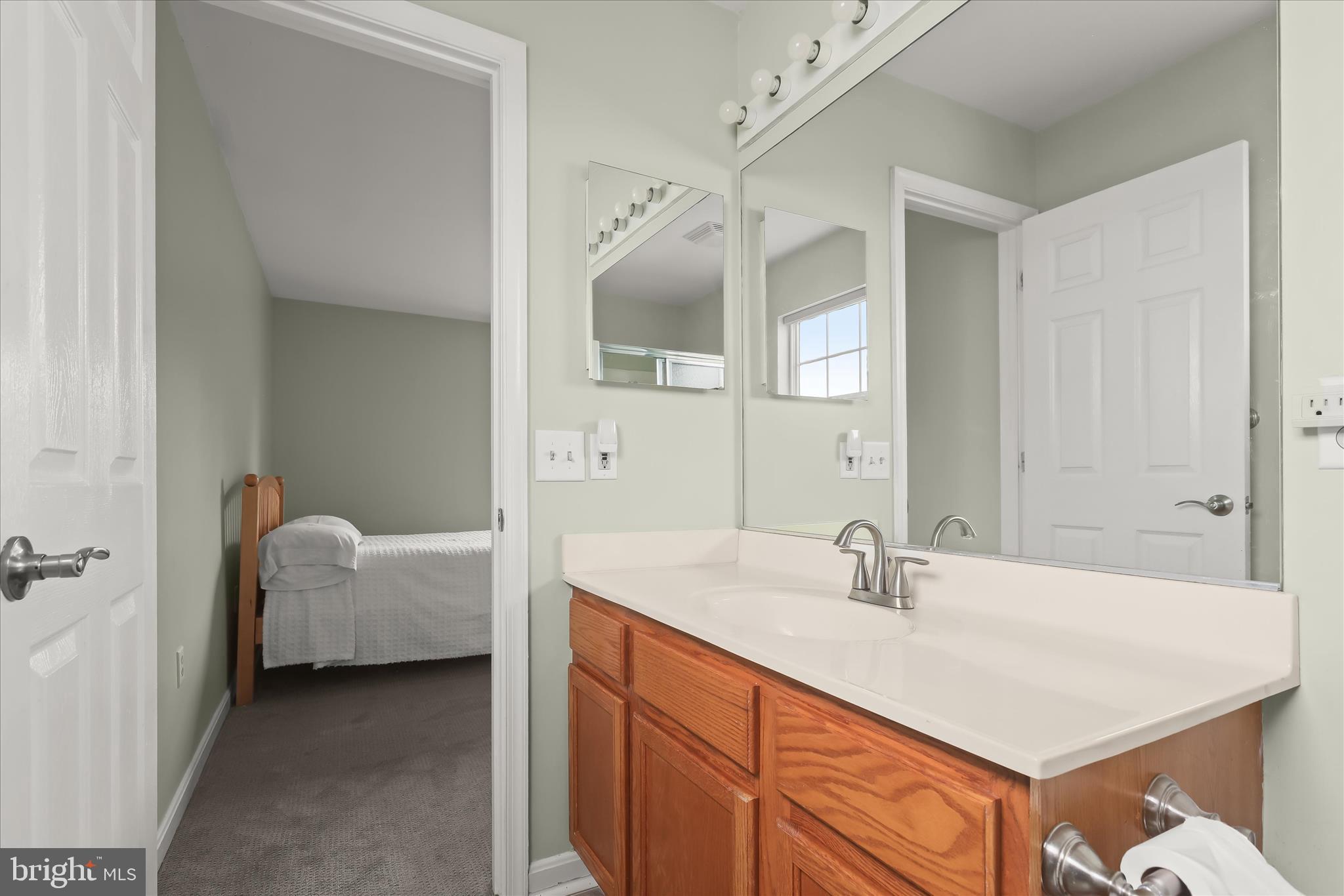 21 Johnamac North Littlestown, PA 17340 - Photo 20 of 40 En-Suite Full Bath