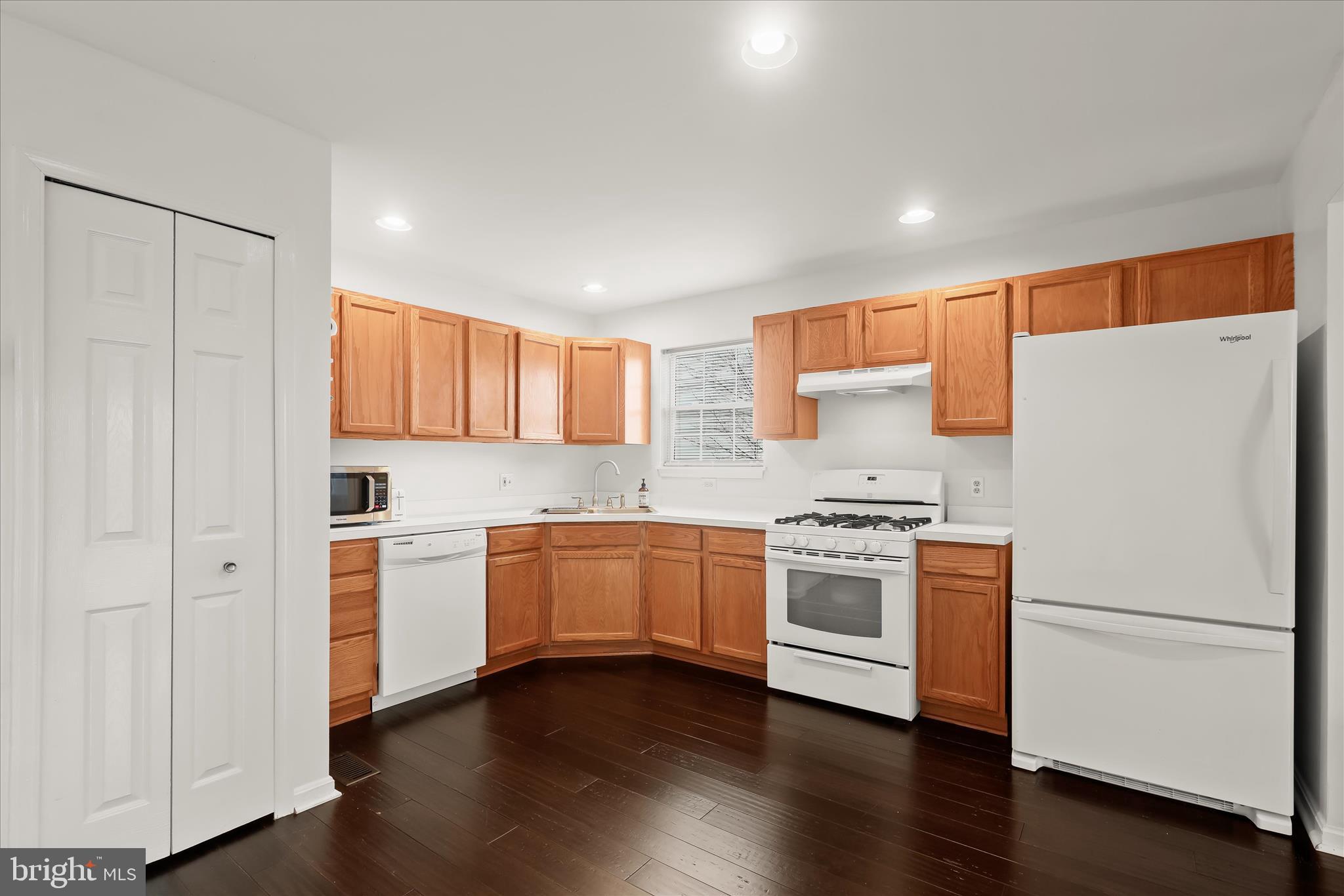 21 Johnamac North Littlestown, PA 17340 - Photo 7 of 40 Eat-In Kitchen