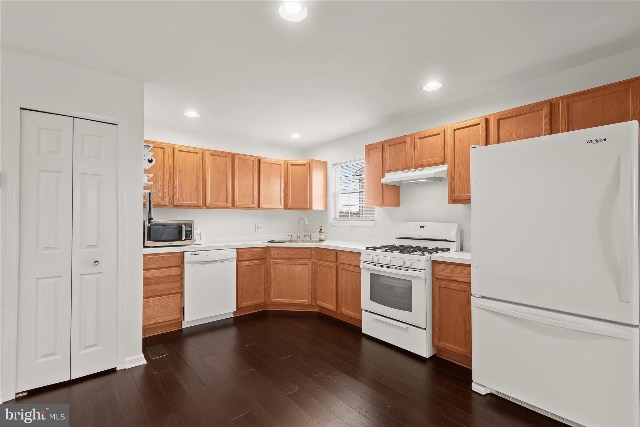 21 Johnamac North Littlestown, PA 17340 - Photo 8 of 40 Eat-In Kitchen