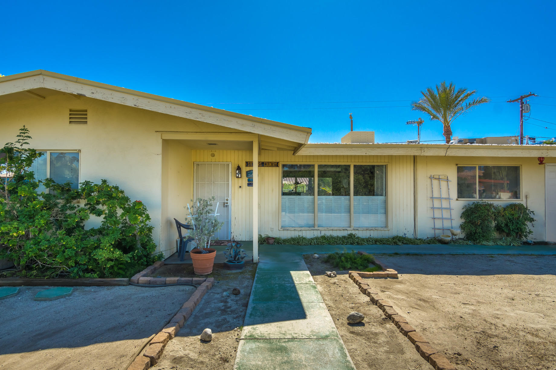 1225 Pasatiempo Road Palm Springs, CA 92262 - Photo 3 of 17 a front view of a house with garden