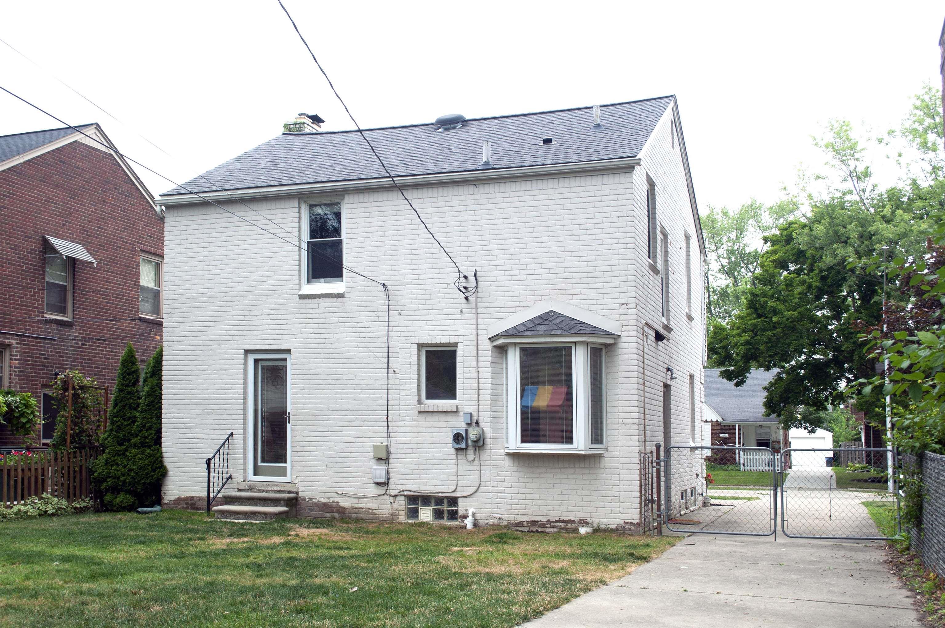 1891 Oxford Road Grosse Pointe Woods, MI 48236 - Photo 30 of 34