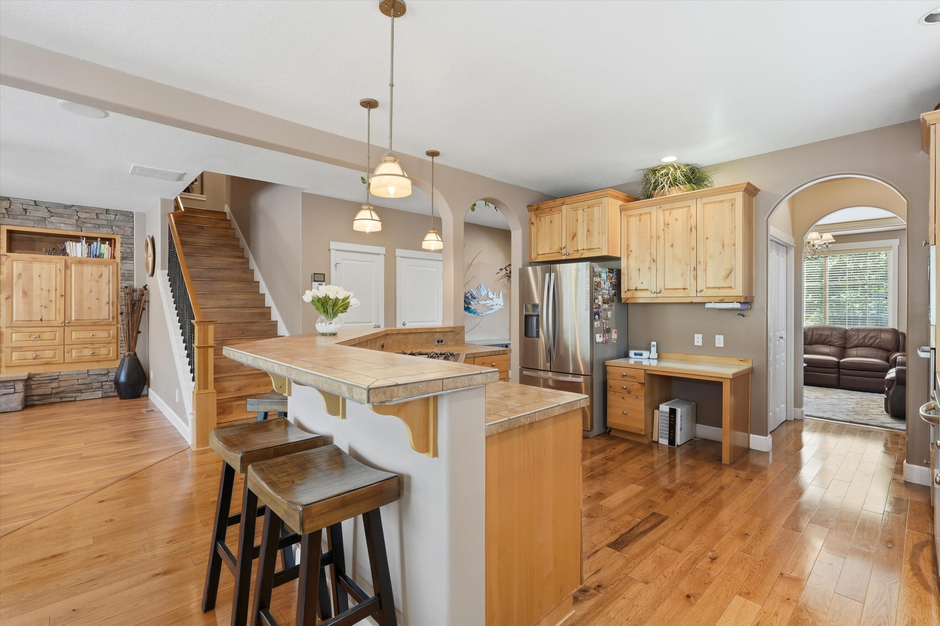 61235 Splendor Lane Bend, OR 97702 - Photo 27 of 52 Breakfast Nook, eat at bar seats 4 comfortably