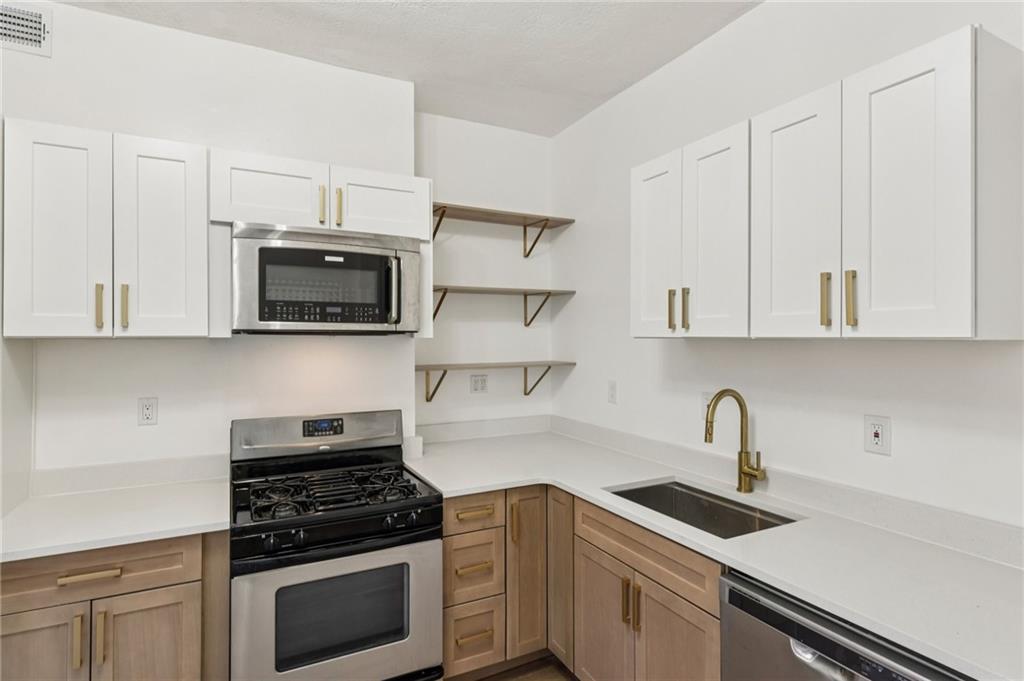 5339 Carnegie Street Pittsburgh, PA 15201 - Photo 14 of 43