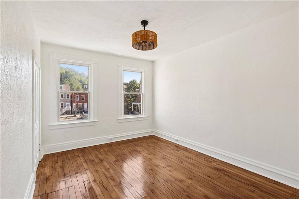 5339 Carnegie Street Pittsburgh, PA 15201 - Photo 26 of 43 Front bedroom