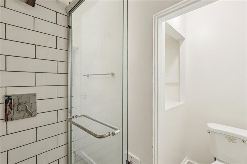 5339 Carnegie Street Pittsburgh, PA 15201 - Photo 26 of 37 3rd Fl bath shower
