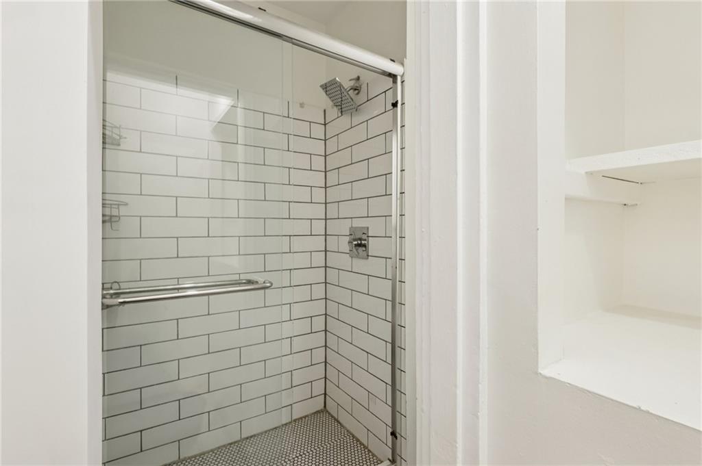 5339 Carnegie Street Pittsburgh, PA 15201 - Photo 28 of 37 3rd Fl Bathroom