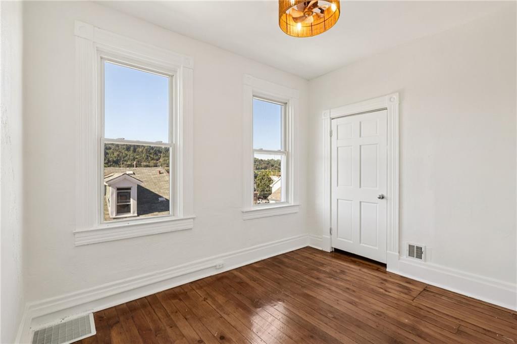 5339 Carnegie Street Pittsburgh, PA 15201 - Photo 29 of 37 Rear bedroom