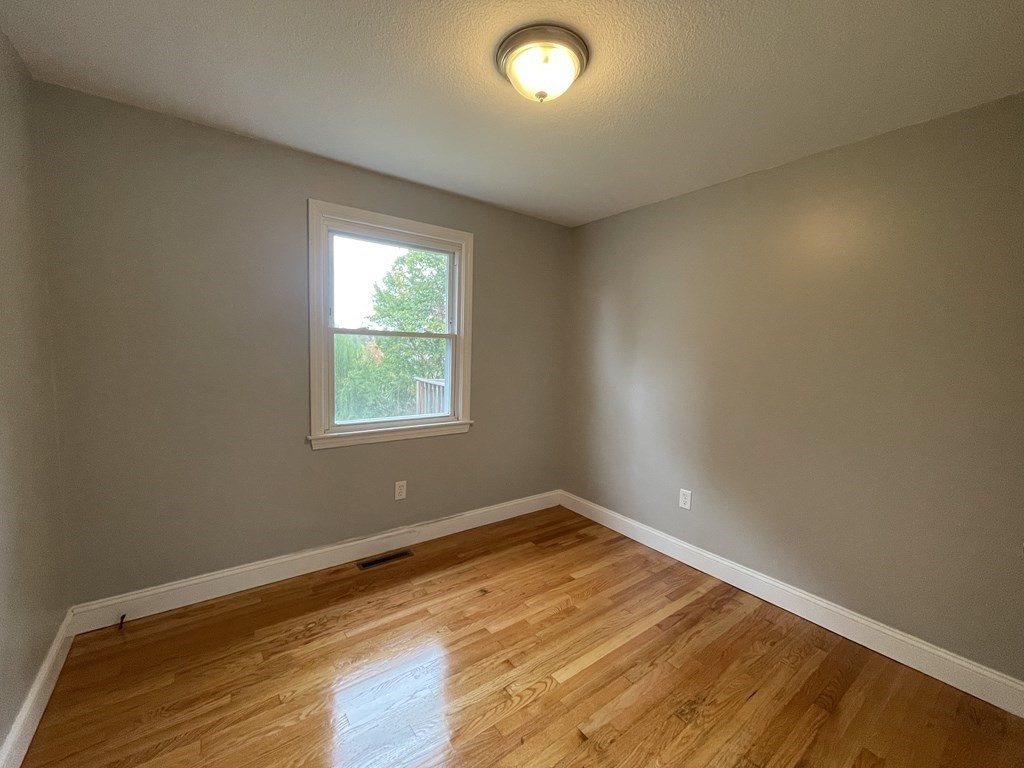 38 Pine Grove Street Springfield, MA 01119 - Photo 13 of 18