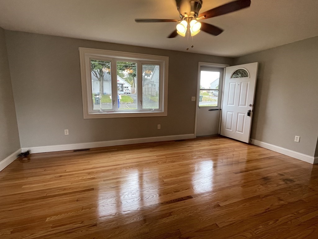 38 Pine Grove Street Springfield, MA 01119 - Photo 4 of 18