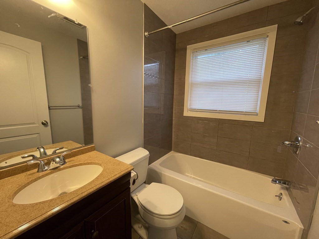 38 Pine Grove Street Springfield, MA 01119 - Photo 10 of 18