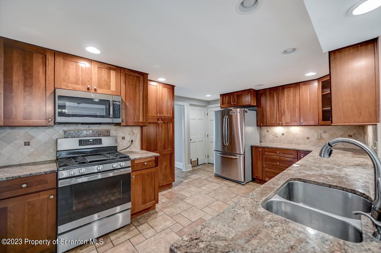 108 Carbondale Road Waverly, PA 18471 - Photo 27 of 76 Gallery Image 27