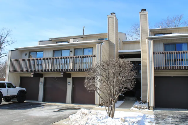 $169,500 | 69 White Oaks Road, Unit 69, Fox Lake, IL 60020