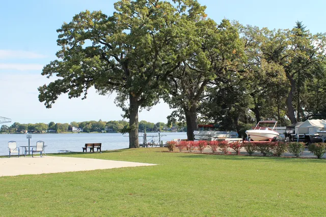 $169,500 | 69 White Oaks Road, Unit 69, Fox Lake, IL 60020