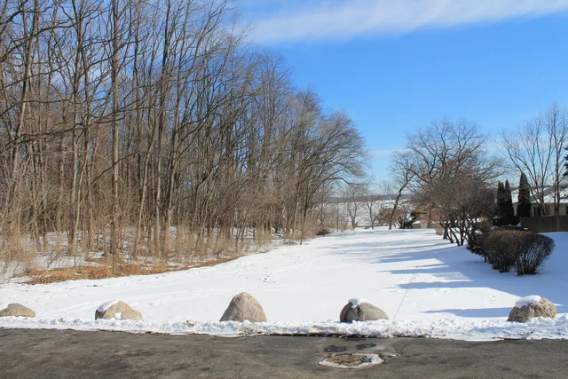 $169,500 | 69 White Oaks Road, Unit 69, Fox Lake, IL 60020