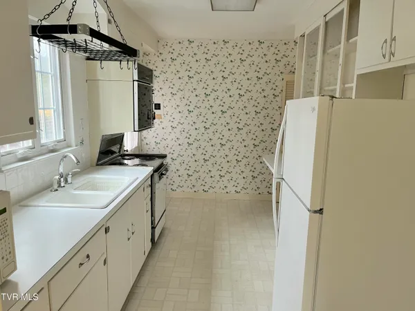 $1,800 | 1613 Belmeade Drive, Kingsport, TN 37664