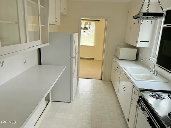 $1,800 | 1613 Belmeade Drive, Kingsport, TN 37664